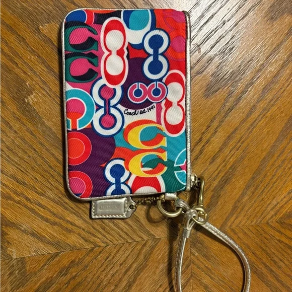 Coach Poppy Wristlet - Picture 3 of 7